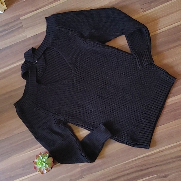 🖤 Revamped Cold Shoulder Sweater 🖤 - Picture 2 of 5